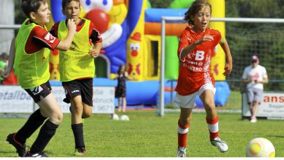 Bild: zg
Sommerturniere der D-und E-Junioren mit Mädchenmannschaften beim TSV Theuern.