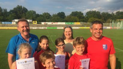 Bild: dob
Die Leichathleten des Turnvereins sin dwieder sehr erfolgreich. Vorsitzender Klaus Nigg (links) ist hocherfreut über den Nachwuchs. Michael Brunner (rechts) als neuer Trainer bringt Aufschwung in die TV-Abteilung.