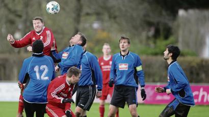Bild: Armin Eger
Bastian Lobinger und seine Pfreimder empfangen den SV Donaustauf.