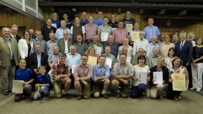 Bild: Hirsch
Der SV Haselbach ehrte beim Festabend zum 50-jährigen Bestehen langjährige Mitglieder und Funktionäre.