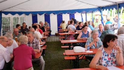 Bild: do
Wohlfühlatmosphäre herrschte beim Siedlerfest im Mehrgenerationenpark. Für Jung und Alt wurde viel geboten.
