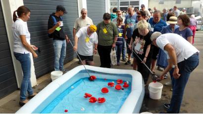 Bild: fsb
Lange Wartereihen beim Enten-Angeln.