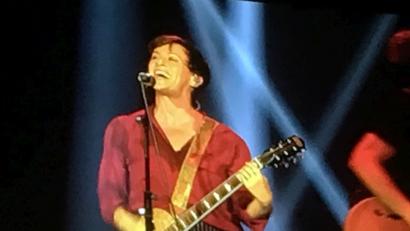 Bild: Holger Stiegler
Stimmgewaltig und voller Dynamik: Alanis Morissette beim „Tollwood“ in München.