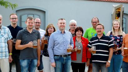 Bild: njn
Der Bürgerfestausschuss um Bürgermeister Hans Donko (dritter von rechts). Mit auf dem Bild Brauereichef Ludwig Würth (sechster von links), Amtsrat Hubert Wojtenek (vierter von rechts) und der neue technische Angestellte der Stadt, Markus Meyer (dritter von links).