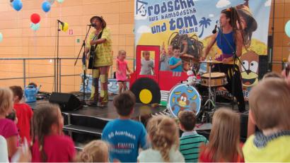 Bild: sck
Mit dem Bulldog in den Dschungel - Rodscha aus Kambodscha und Tom Palme machen's möglich.