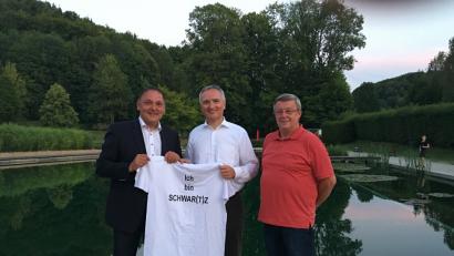 Bild: exb
von Links: 1.Vorsitzende Klaus Hafner – MdL, Dr. Harald Schwartz – 1.Bgm. Hans Koch