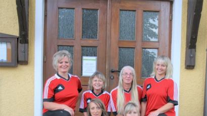 Bild: tu
Die Damen des Sportkegelklubs Ro-Weiß kann stolz auf ihre Leistungen sein. Hintere Reihe von links: Hintere Reihe Cornelia Völkl, Hannelore Hopfner, Doris Klier, Martina Lorenz; vordere Reihe von links: Nicole Scheibl und Jacqueline Kleber.