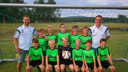 Bild: hai
Die U11 E-Junioren um Trainer Stephan Sorger (rechts) und Markus Schäffner (links) sind Hoffnungsträger des ASV. Auch sie können beim Sportfest zeigen, was sie drauf haben.
