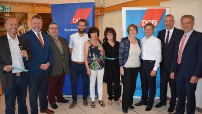 Bild: jr
Die Diskutanten (von links) mit OTV-Moderator Thomas Bärthlein, DGB-Chef Klaus Schuster, Christian Dietl (DGB Oberpfalz), David Schmitt, Dr. Brunhilde Dick-Kollmannsperger, Dr. Maria Luise Vogel, MdL Annette Karl, MdL Tobias Reiß, Peter Hofmann (DGB-Regionssekretär) und Bürgermeister Roland Grillmeier.