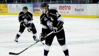 Bild: Carole Maheux
Christian Ouellet (vorne) geht ab sofort für die Blue Devils Weiden auf Torejagd. Der Kanadier war bislang schon in seinem Heimatland, Frankreich und Australien aktiv.