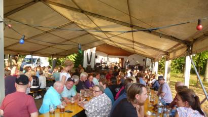 Bild: bk
Die Voraussetzungen hätten gepasst: Wetter, Speisenangebot und Musik. Dennoch kommen nicht so viele Gäste zum 50-jährigen des OWV. Auch Helfer fehlen an der Blockhütte