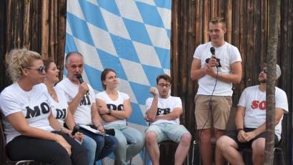 Bild: rgr
Gruppentherapiesitzung für Wochentage. Die Besuchern des Bürgerfestes wurden sehr gut unterhalten.