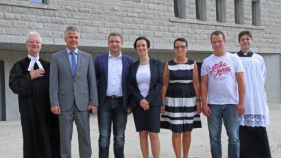 Bild: nm
Im Bürogebäude des Granitwerks Helgert ist künftig die Kanzlei von Anwältin Miriam Hanebuth (Mitte) zu finden.