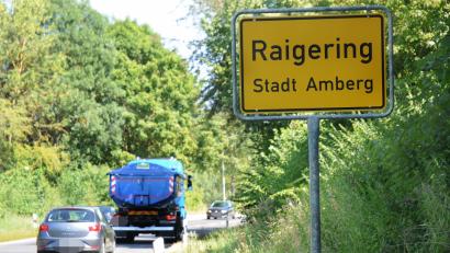 Bild: Stephan Huber
„Raigering“ steht ziemlich weit im Grünen. Deshalb soll die Ortstafel näher an den Stadtteil heranrücken.