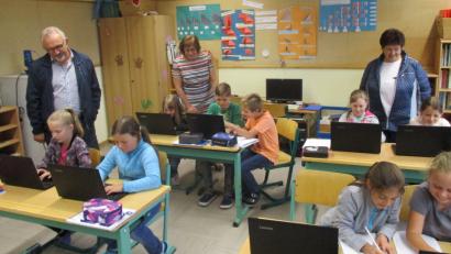 Bild: tok
Digitale Bildung ist in der Grundschule dank neuer Laptops jetzt noch besser in den Unterricht einzubauen.