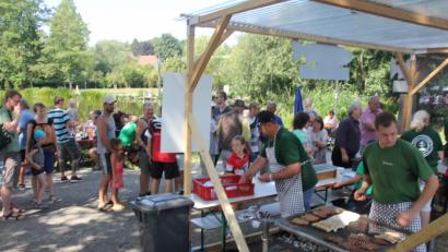 Bild: frd
Die Männer am Grill kamen ganz schön ins Schwitzen.