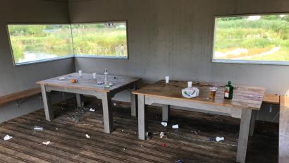 Bild: e
Wenig ansehnlich: Müll im Vilsaue-Pavillon.