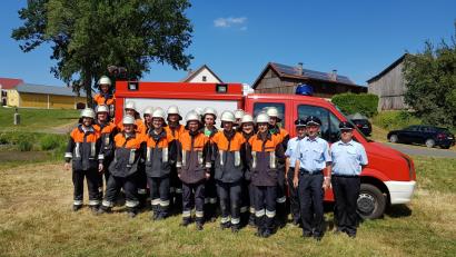 Bild: exb
Aktive der Feuerwehr Münchenreuth stellten bei einer Leistungsprüfung ihre Schlagfähigkeit unter Beweis.