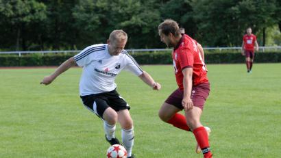 Bild: Gebert, Rudolf
Am ersten Spieltag der Kreisliga Süd steigt das Stiftlandderby zwischen der SpVgg Wiesau und dem SV Steinmühle (Szene aus der vergangenen Saison).