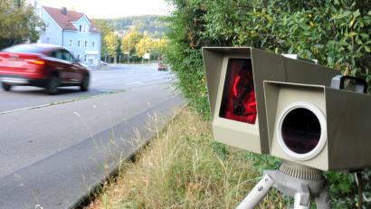 Bild: Stephan Huber
Es ist nur der Bruchteil einer Sekunde, der aber richtig teuer werden kann. Dank modernster Kamera-Technik entwischt kein Tempo-Sünder.
