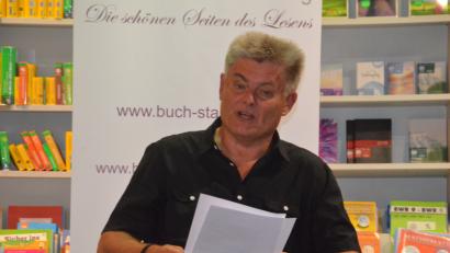 Bild: Kunz
Raimund A. Mader liest aus "Das Kafka-Manuskript", seinem neuesten Kriminalroman. Bild: Kunz