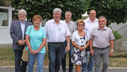 Bild: nm
Zur konstituierenden Sitzung treffen sich Vorstände und Aufsichtsräte der Zeno-Genossenschaft. Der Flosser Bürgermeister Günter Stich (Dritter von links) steht an der Spitze des Aufsichtsrats. Vertreten wird er vom Flossenbürger Amtskollegen Thomas Meiler (Vierter von links).