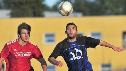 Bild: btg
Beim letzten Landesliga-Derby in der Spielzeit 2012/13 lief Chousein Chousein (rechts) noch für die SpVgg SV Weiden auf. Am Samstag wird er im Mittelfeld des SV Etzenricht die Fäden ziehen.