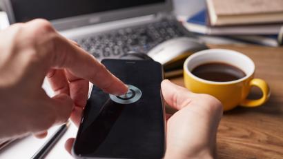 Bild: fox17 - stock.adobe.com
Es tut gut, öfter mal das Handy auszuschalten oder zu Hause zu lassen.