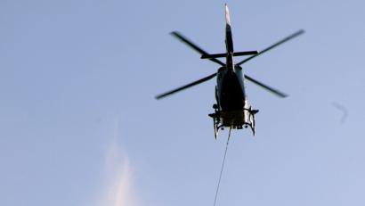 Bild: gf
Der bayerische Polizei-Hubschrauber „Edelweiß“ kam zum Löschen aus Roth eingeflogen.