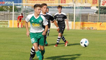 Bild: Gebert, Rudolf
David Dobras hätte am Samstag der Matchwinner sein können. Zunächst brachte er den SV Mitterteich in Kornburg mit 3:2 in Führung, doch in der Nachspielzeit verschuldete er den Ausgleich.