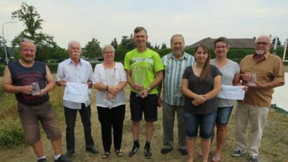 Bild: adj
Die Clubmeister und Mannschaftsbesten des Kegelvereins Weiß-Blau (von links): Bodo Stich, Dietmar Frenzel, Christa Frenzel, Thomas Rupprecht, Vorsitzender Rudolf Schröpfer, Sportwartin Tanja Wenning, Sandra Wenning und Hans Greiner.