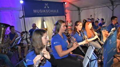 Bild: rgr
Das Blasorchester der Musikschule Vierstädtedreieck setzte einen glanzvollen Schlusspunkt beim Musikschulfest.