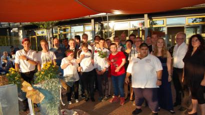 Bild: grm
20 Entlassschüler werden in einer ansprechenden Feier von ihren Klasslehrern verabschiedet.