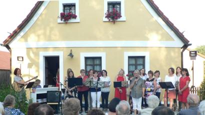 Bild: lep
Das 5-jährige Bestehen des Chors "Augenblicke" wurde mit einem Benefizkonzert auf der Blechmühle gefeiert.