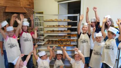 Bild: ak
Backen ist im Ferienprogramm angesagt.