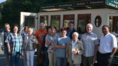 Bild: exb
Die Reisegruppe mit Pfarrer Dr. Cyprian Anyanwu (rechts).