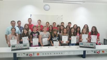 Bild: lg
Auf das Zertifikat der Firma TGW Software Services Teunz waren alle Teilnehmer des Kurses stolz.