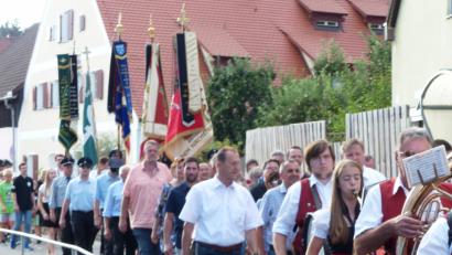 Bild: jp
Der Festzug führt diesmal - angeführt von der Blaskapelle Ursensollen - vom alten Feuerwehrhaus entlang des Lauterachkanals und Steinstadels und der Reiserbrücke zum Marktplatz.