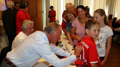 Bild: mef
Rummenigge-Autogramme waren in Floß sehr begehrt.