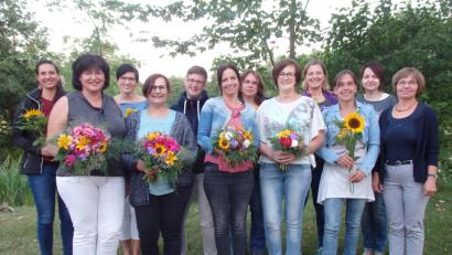 Bild: exb
Das Bild zeigt die Mitglieder des Elternbeirats im Schuljahr 2017/18 mit ihren beiden Vorsitzenden Claudia Ziegler (erste Reihe links) und Belinda Schöner (erste Reihe, Zweite von links). Schulleiterin Irmgard Wittmann (rechts) dankte für den vielfältigen Einsatz.