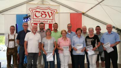 Bild: fpoz
Im Bild Vorstandssprecher Bernd Aßmann (von links), Harald Fritsch, Vorsitzender Gerhard Greger, Tobias Grimmer, Waltraud Dick, Jens Ernstberger, Hildegard Koch-Popp, Jürgen Greger, Brigitte Schraml, Erwin Schreyer, Marianne Schmidt, Michael Schöffel und Reinhard Burger.