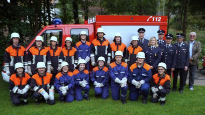 Bild: bkr
Erste Reihe kniend von links: Veronika Schlicht, Stephan Schlicht, Jasmin Heser, Thea Ferber, Lisa-Maria Schlicht, Johannes Porst, Sebastian Heser und Katharina Zaus. Zweite Reihe stehend von links: Reinhard Herrmann, Matthias Bayer, Christine Rippl, Susanne Reger, Marcel Bergemann, Andreas Popp, Korbinian Scherm, Annemarie Zaus, Wolfgang Zaus, Stephanie Greger, Alois Schindler, Florian Braunreuther, Peter Prechtl und Josef Hecht.