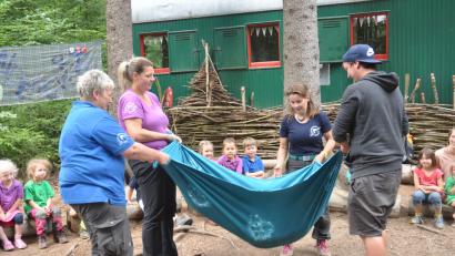 Bild: dob
Sechs "Schlaue Füchse" wurden beim diesjährigen Sommerfest verabschiedet. Ab September geht es für sie nicht mehr in den Wald sondern in die Schule.