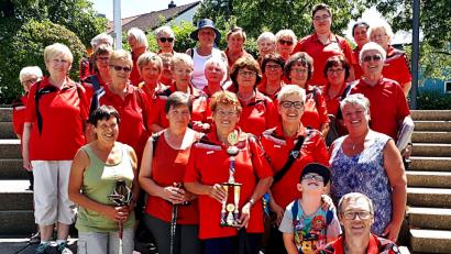 Bild: R. Kreuzer
Bild: R. Kreuzer Der BVS Weiden war die stärkste Gruppe, dafür bekamen sie einen Pokal.