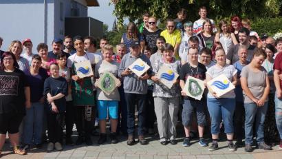 Bild: weu
Harmonie und gute Zusammenarbeit herrschten auch bei der Abschlussveranstaltung des Projekts „Packen wir’s gemeinsam an, jeder so gut wie er kann“ zwischen der Doktor-Eisenbarth-Mittelschule und den Oberviechtacher Werkstätten.