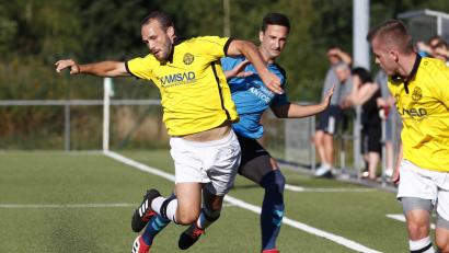 Bild: Peter Kolb
Der FC Tirschenreuth kassierte am Dienstag bei der SpVgg Bayreuth II eine 0:5-Niederlage. Hier bringt Ramon Illner (hinten) den Bayreuther Yannick Fuhrmann zu Fall.