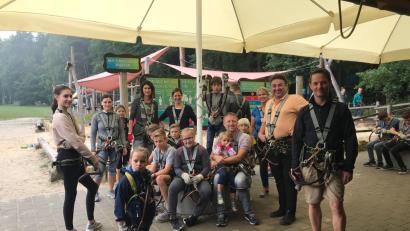 Bild: gi
Der OWV Moosbach organisiert einen Familienausflug nach Pottenstein mit Besuch der Teufelshöhle, der Sommer-Rodelbahn und klettern im Kletterwald im Rahmen des Kinderferienprogramms an.