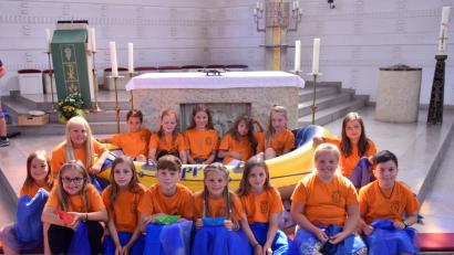 Bild: lep
Durch die Bibelgeschichte „Die Stillung des Seesturms“ erfahren die Gottesdienstbesucher die Notwendigkeit und die Wichtigkeit unseres Glaubens an Gott. Gestaltet hat den Familiengottesdienst der Kindersingkreis.