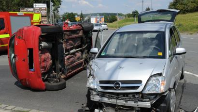 Bild: gf
Der Zusammenstoß war so heftig, dass das Auto des Unfallverursachers umkippte.