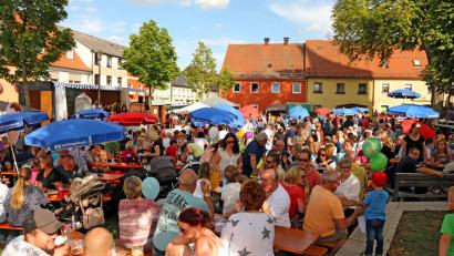 Bild: mef
Gutes Wetter und einen vollbesetzten Marktplatz wünschen sich auch heuer die Organisatoren für das 42. Flosser Bürgerfest.
